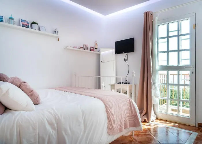 Deluxe Bella Air Con & Heated Pool, Tenerife South Villa