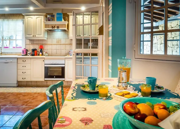 Deluxe Bella Air Con & Heated Pool, Tenerife South Villa *