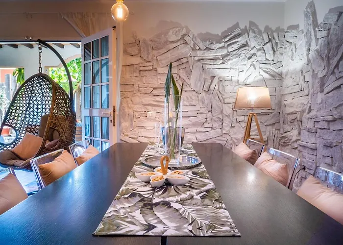 Deluxe Bella Air Con & Heated Pool, Tenerife South Villa