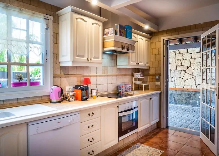 Deluxe Bella Air Con & Heated Pool, Tenerife South * Chayofa