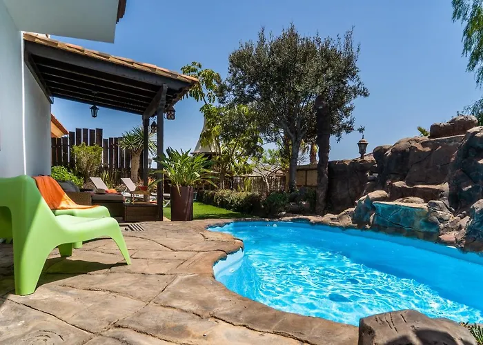 Deluxe Bella Air Con & Heated Pool, Tenerife South Villa