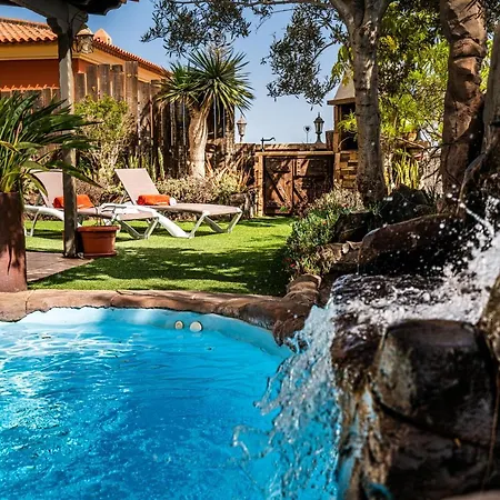 Deluxe Bella Air Con & Heated Pool, Tenerife South Villa *