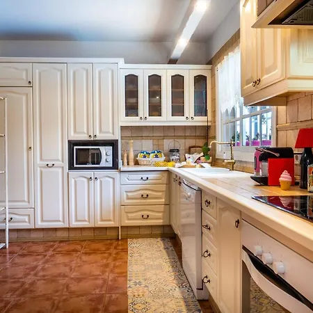 Deluxe Bella Air Con & Heated Pool, Tenerife South Villa Chayofa