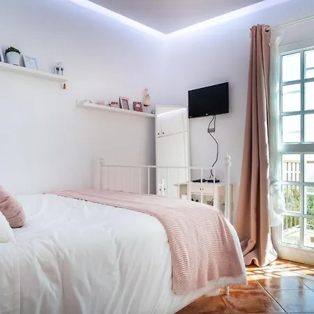 Deluxe Bella Air Con & Heated Pool, Tenerife South Villa