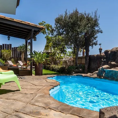 Deluxe Bella Air Con & Heated Pool, Tenerife South Villa
