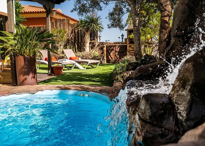 Deluxe Bella Air Con & Heated Pool, Tenerife South Villa *