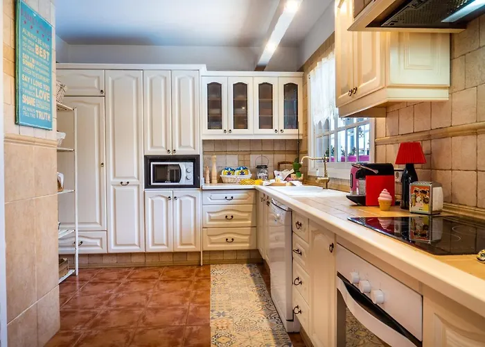 Deluxe Bella Air Con & Heated Pool, Tenerife South Villa Chayofa