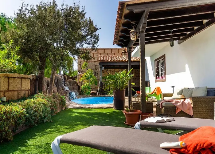 Deluxe Bella Air Con & Heated Pool, Tenerife South Villa
