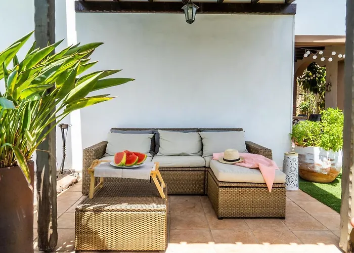 Deluxe Bella Air Con & Heated Pool, Tenerife South Villa *