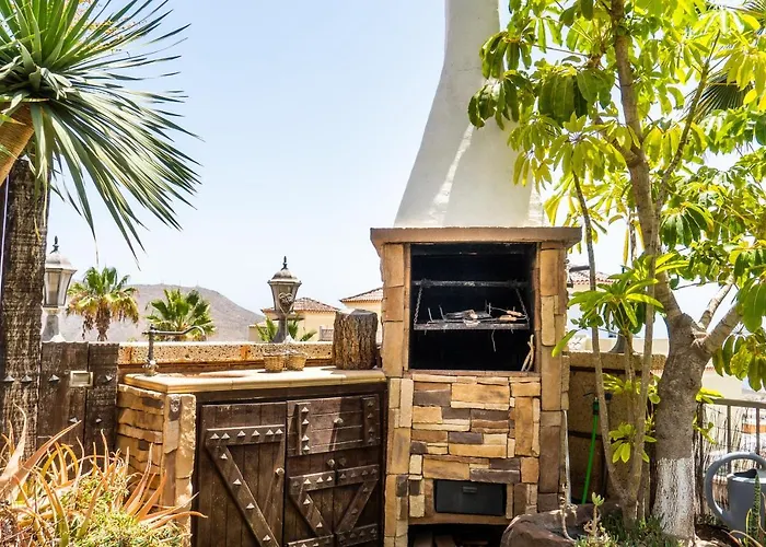 Deluxe Bella Air Con & Heated Pool, Tenerife South Villa *