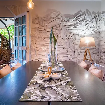 Deluxe Bella Air Con & Heated Pool, Tenerife South Villa