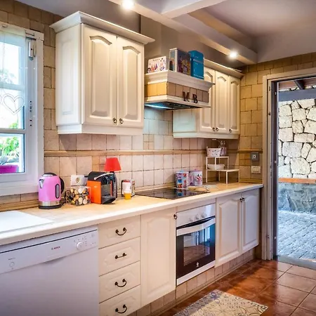 Deluxe Bella Air Con & Heated Pool, Tenerife South * Chayofa